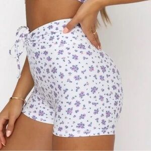 WHITE FOX ACTIVE Ruched/cinched waist Floral White and Purple Women's Shorts.NEW